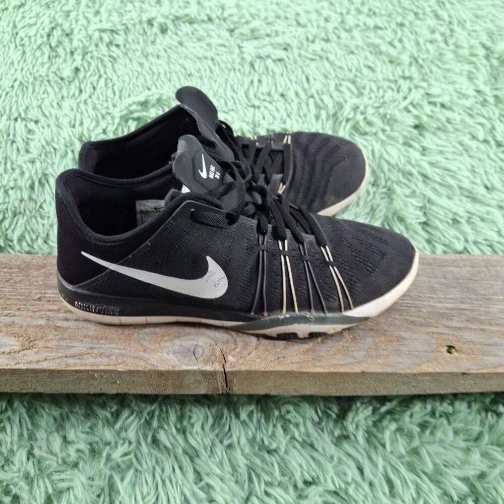 Size 8.5 - Nike Free TR 6 Black W